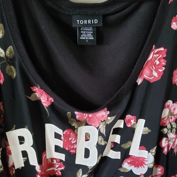 Torrid REBEL top size 1x Great Condition! - Picture 2 of 3